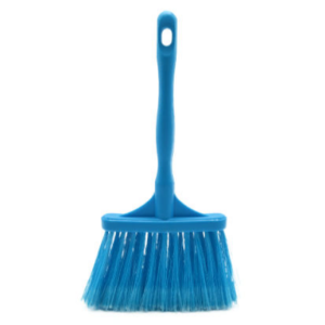 VASSOURA PEQUENA P/MOVEIS ESPALMADA